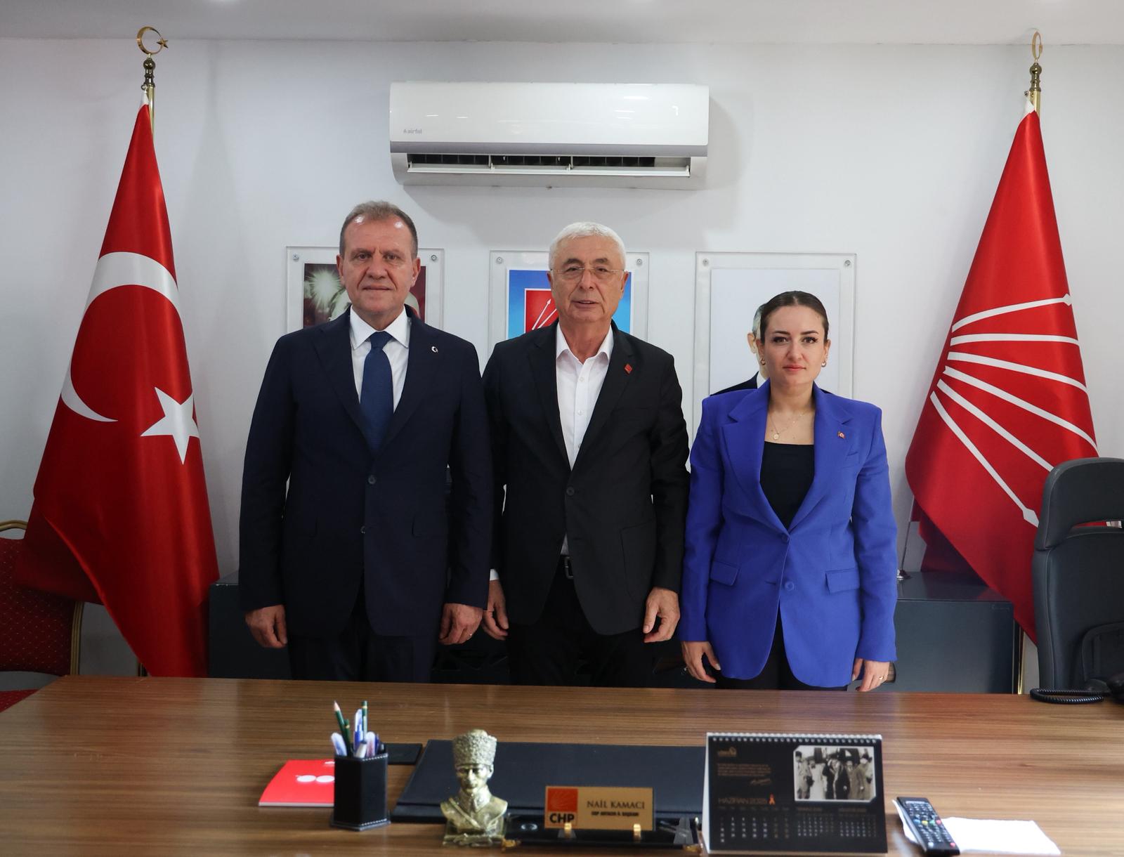 BAŞKAN SEÇER, CHP ANTALYA İL BAŞKANLIĞI’NI ZİYARET ETTİ