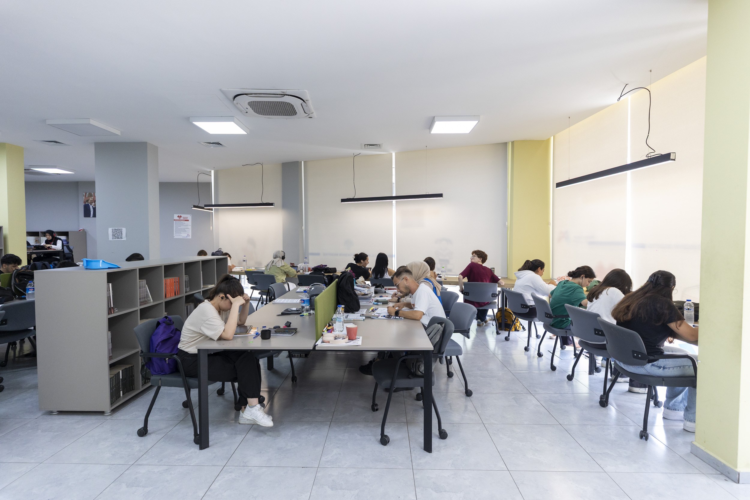 BÜYÜKŞEHİR BELEDİYESİ OKUMA SALONLARI YAZ TATİLİNDE DE HİZMETTE