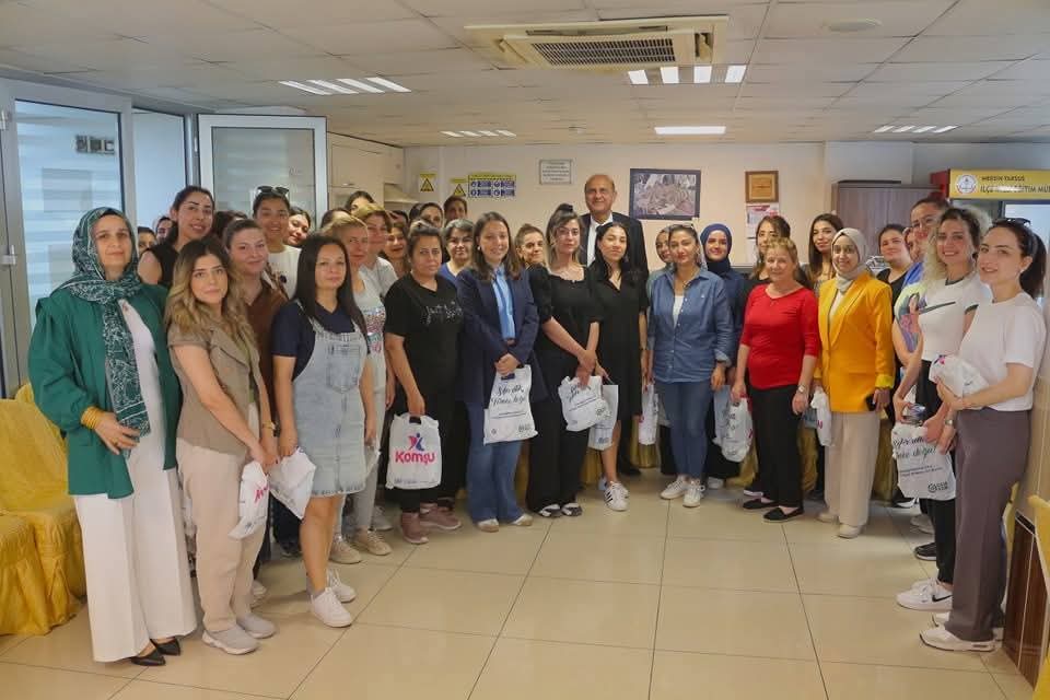 TARSUS İLÇE MİLLİ EĞİTİM MÜDÜRÜ MUSTAFA ANTEPLİOĞLU GÖREV YAPAN KADIN PERSONELİN ANNELER GÜNÜ’NÜ KUTLADI