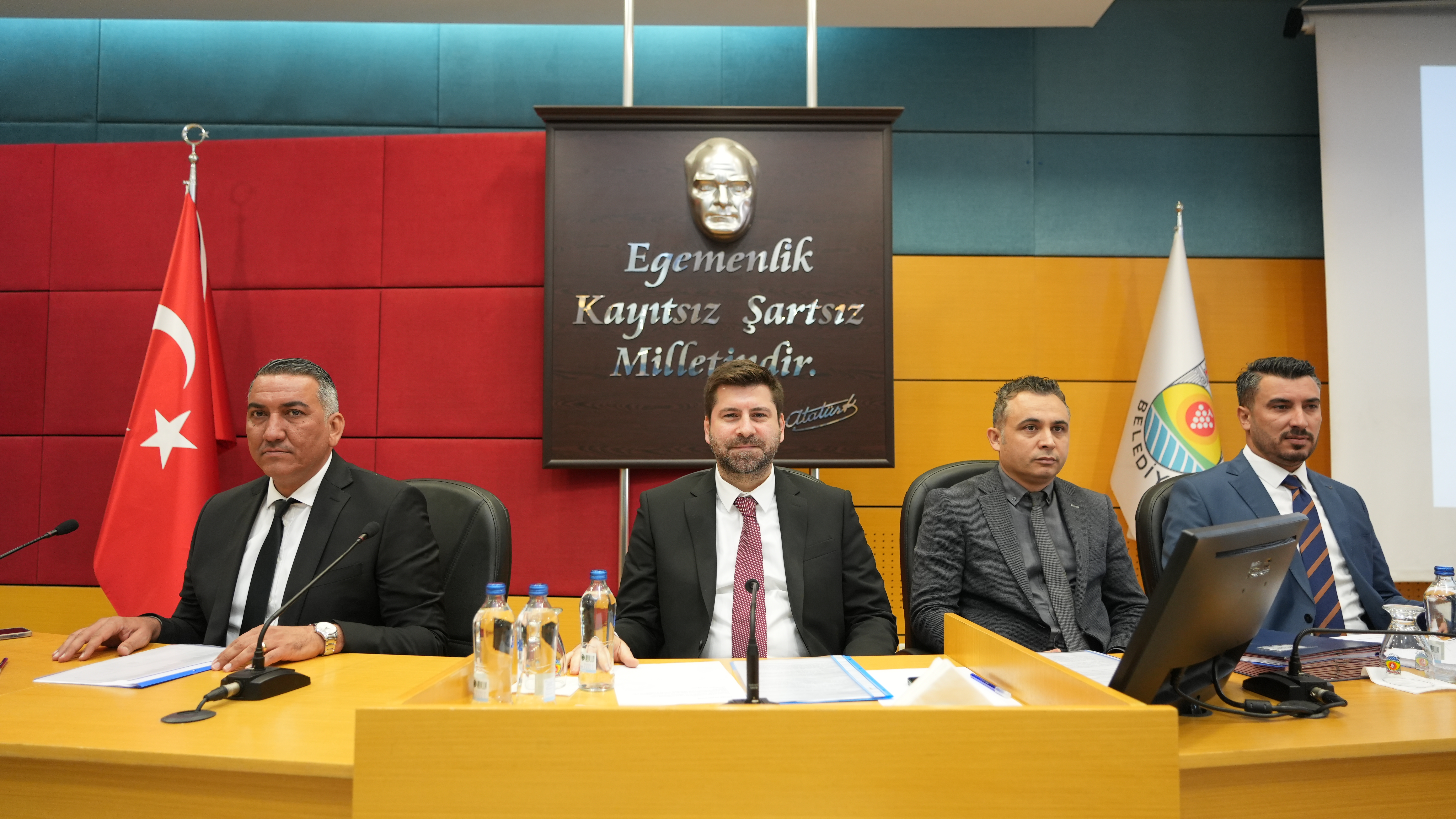 TARSUS BELEDİYE MECLİSİ'NDE TERÖRE KARŞI BİRLİK MESAJI VERİLDİ