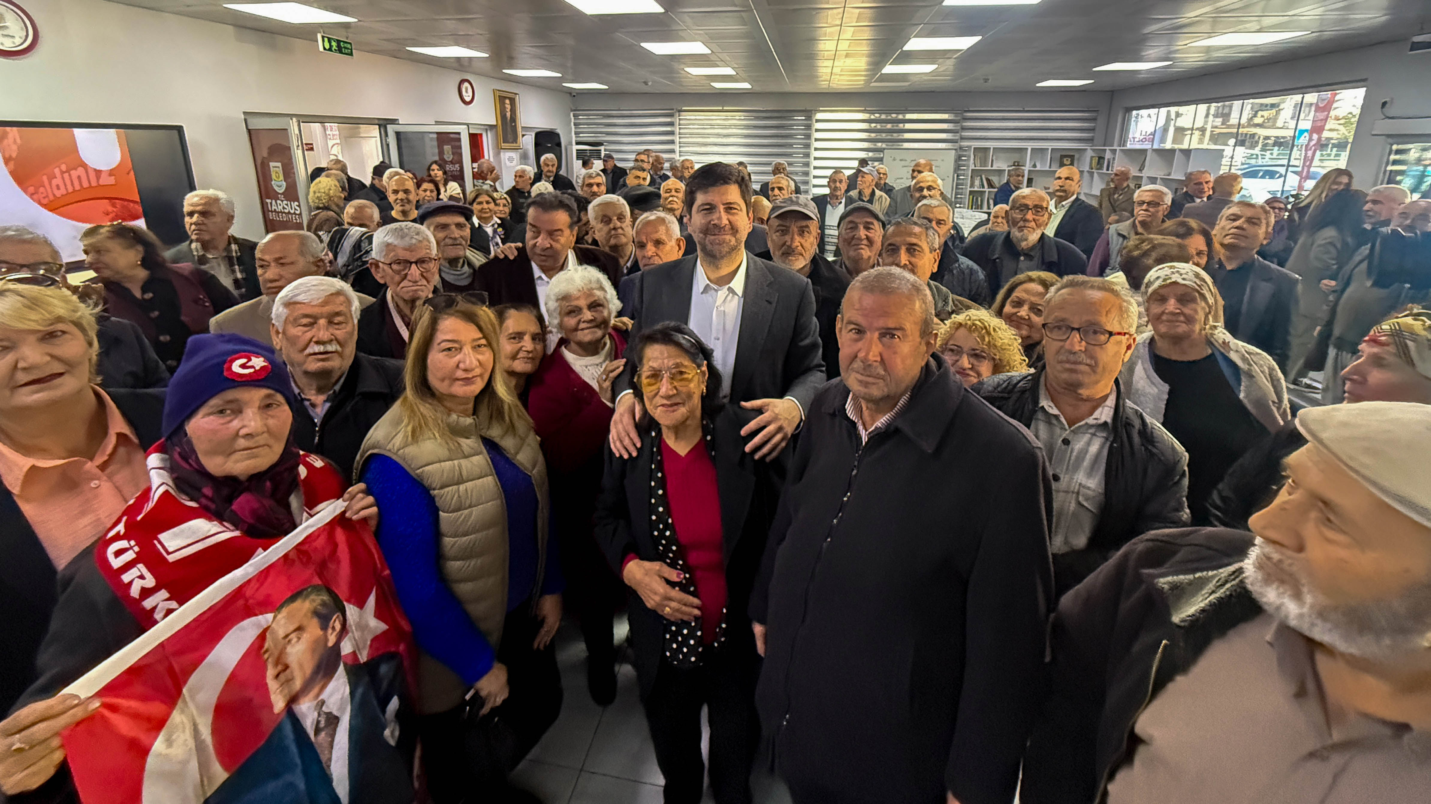 BAŞKAN BOLTAÇ EMEKLİ EVİNİ ZİYARET ETTİ, HEMŞEHRİLERİYLE SOHBET ETTİ