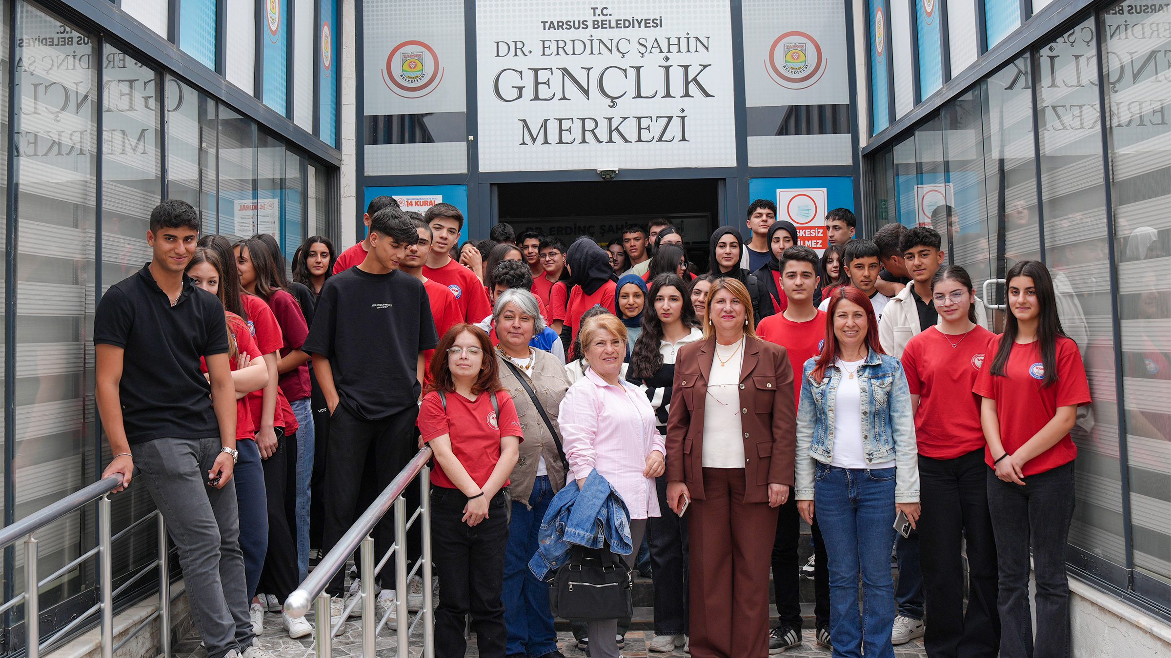 TARSUS’TA GENÇLER HEM BİLİNÇLENDİ HEM DE TARİHLE BULUŞTU