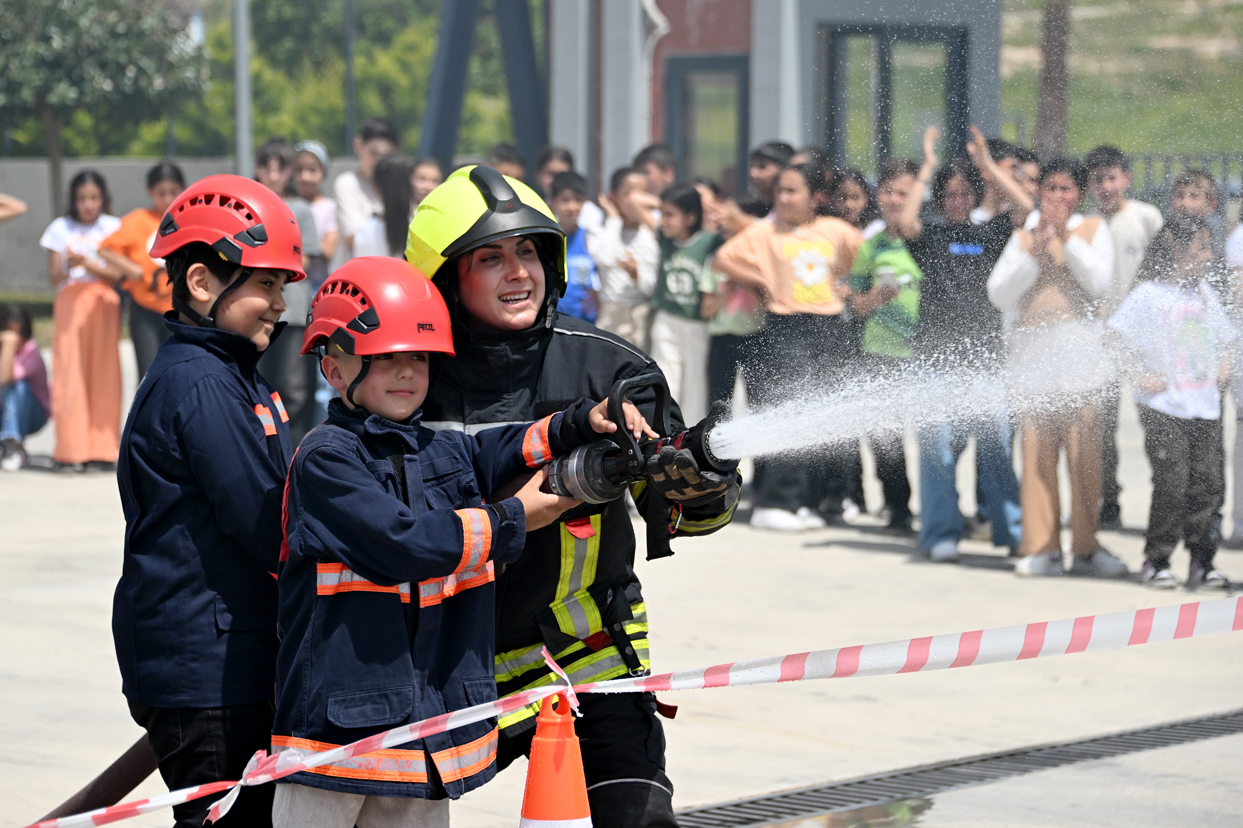 23 NİSAN’DA ÇOCUKLAR, KENTİN KAHRAMANI OLDULAR