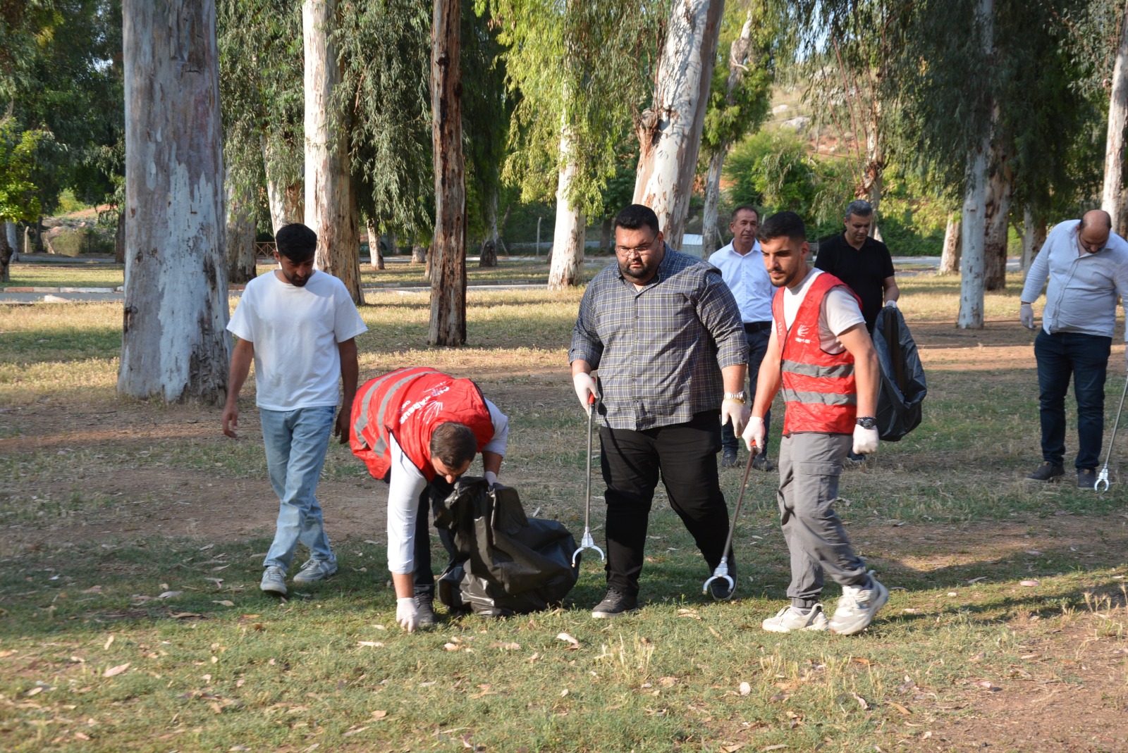 CHP’Lİ GENÇLERDEN DÜNYA ÇEVRE GÜNÜNDE FARKINDALIK ETKİNLİĞİ