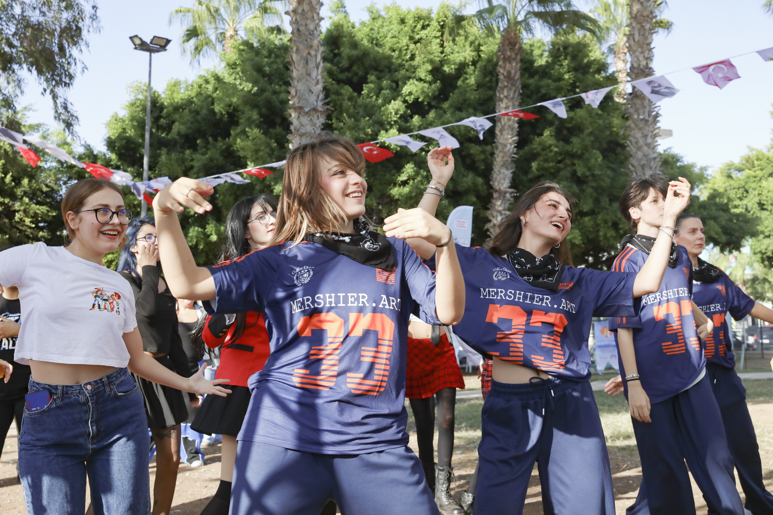 4. ‘MERSİN GENÇLİK FESTİVALİ’ DOLUDİZGİN BAŞLADI
