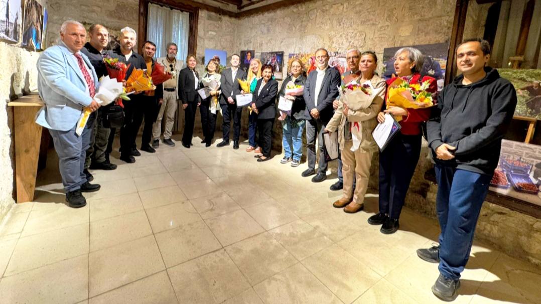 “TARSUS’A EMEK VEREN KADINLAR” FOTOĞRAF SERGİSİ AÇILDI.