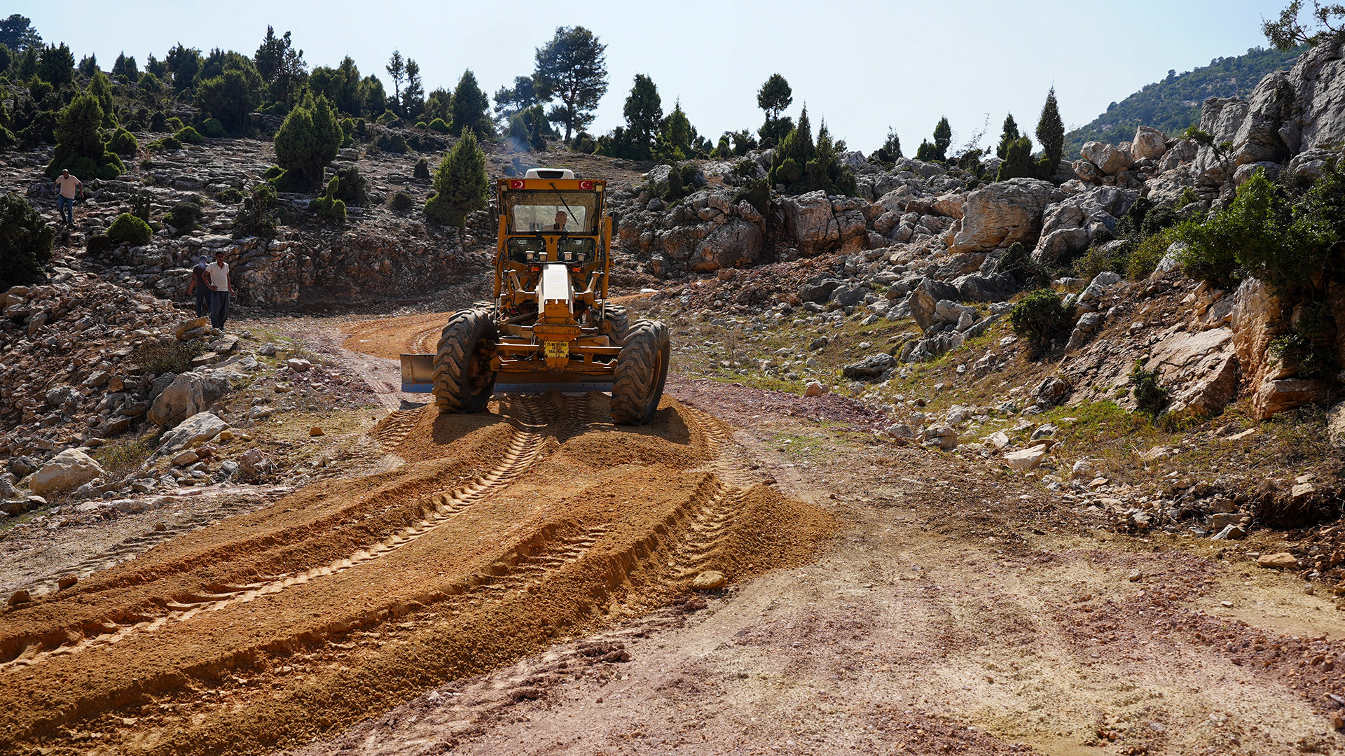 KUZOLUK MAHALLESİ’NDE ULAŞIM SORUNU ÇÖZÜLDÜ