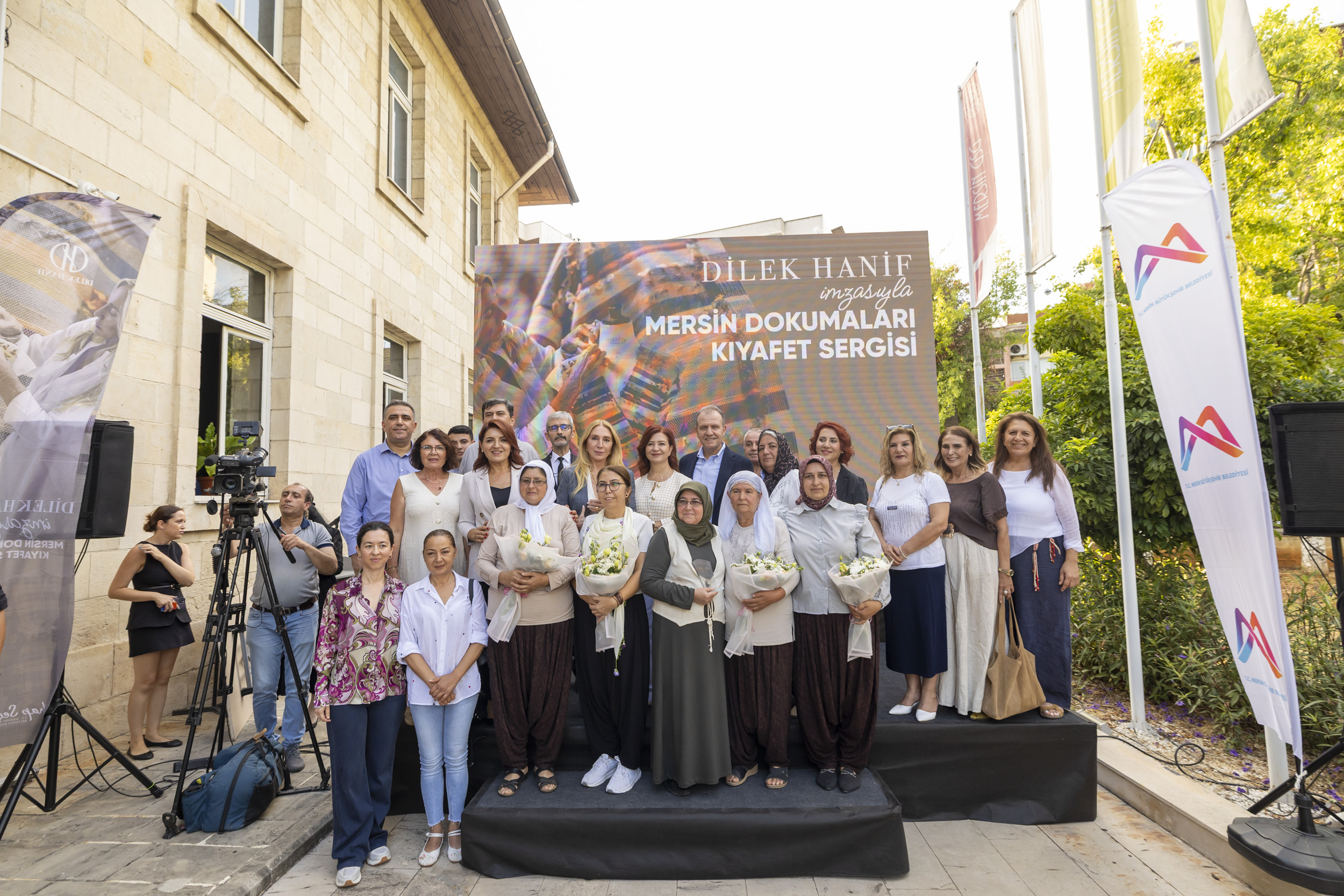 BAŞKAN SEÇER VE MERAL SEÇER 'MERSİN DOKUMALARI KIYAFET SERGİSİ'NE KATILDI