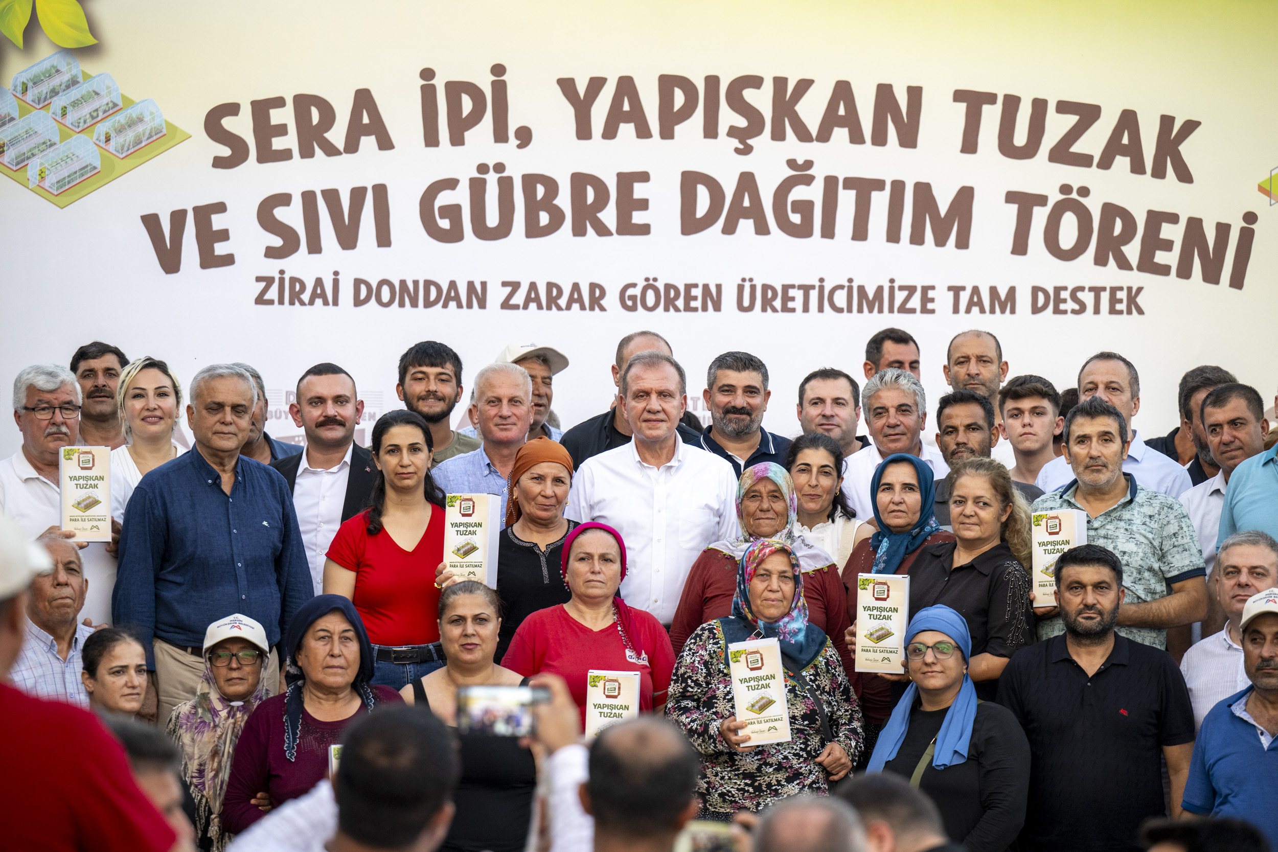 BAŞKAN SEÇER, ‘SERA İPİ, YAPIŞKAN TUZAK VE SIVI GÜBRE DAĞITIM TÖRENİ’NE KATILDI