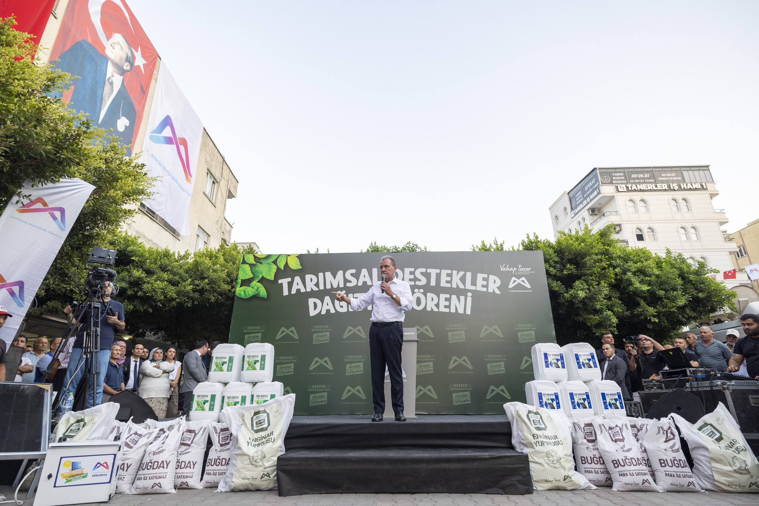 BAŞKAN SEÇER, ERDEMLİ’DE ‘TARIMSAL DESTEKLER DAĞITIM TÖRENİ’NE KATILDI