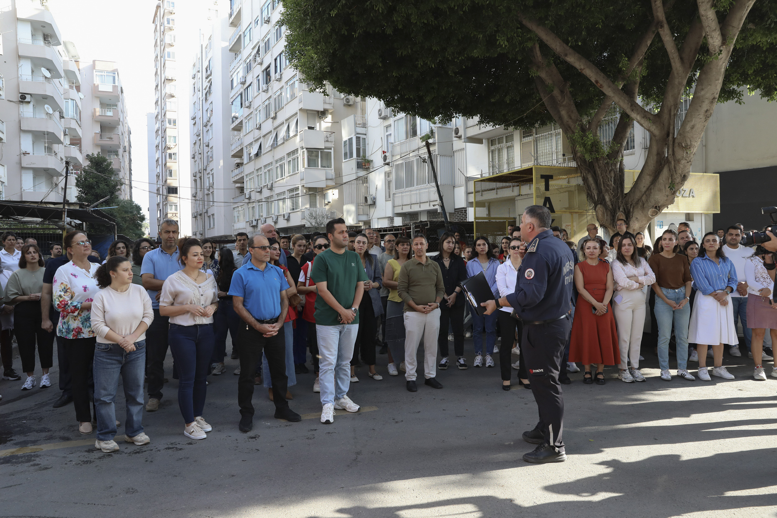 BÜYÜKŞEHİR BELEDİYESİ ANA HİZMET BİNASI’NDA YANGIN TATBİKATI GERÇEKLEŞTİRİLDİ