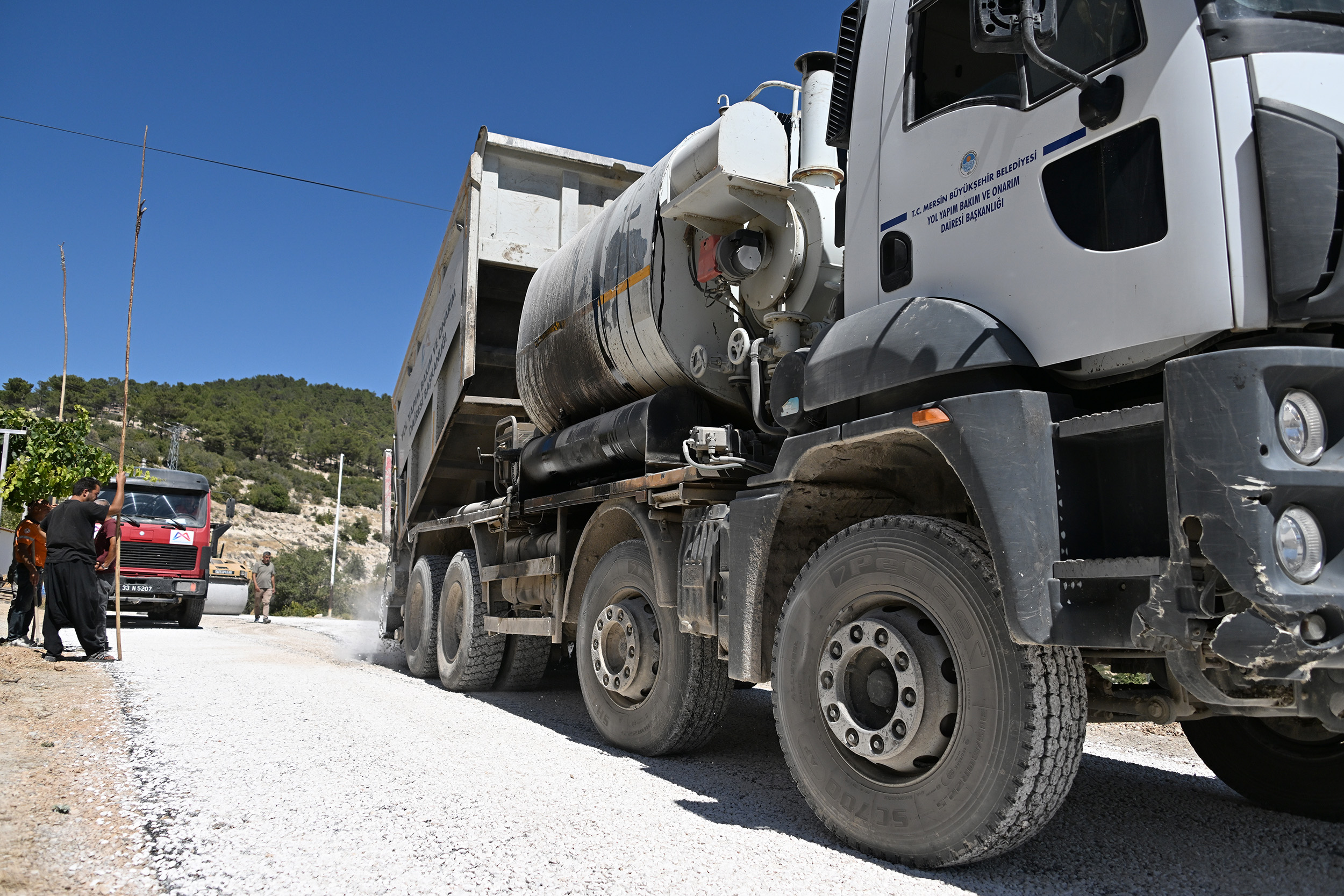 ÇÖMELEK MAHALLESİ BÜYÜKŞEHİR’LE İLK KEZ ASFALTA KAVUŞTU