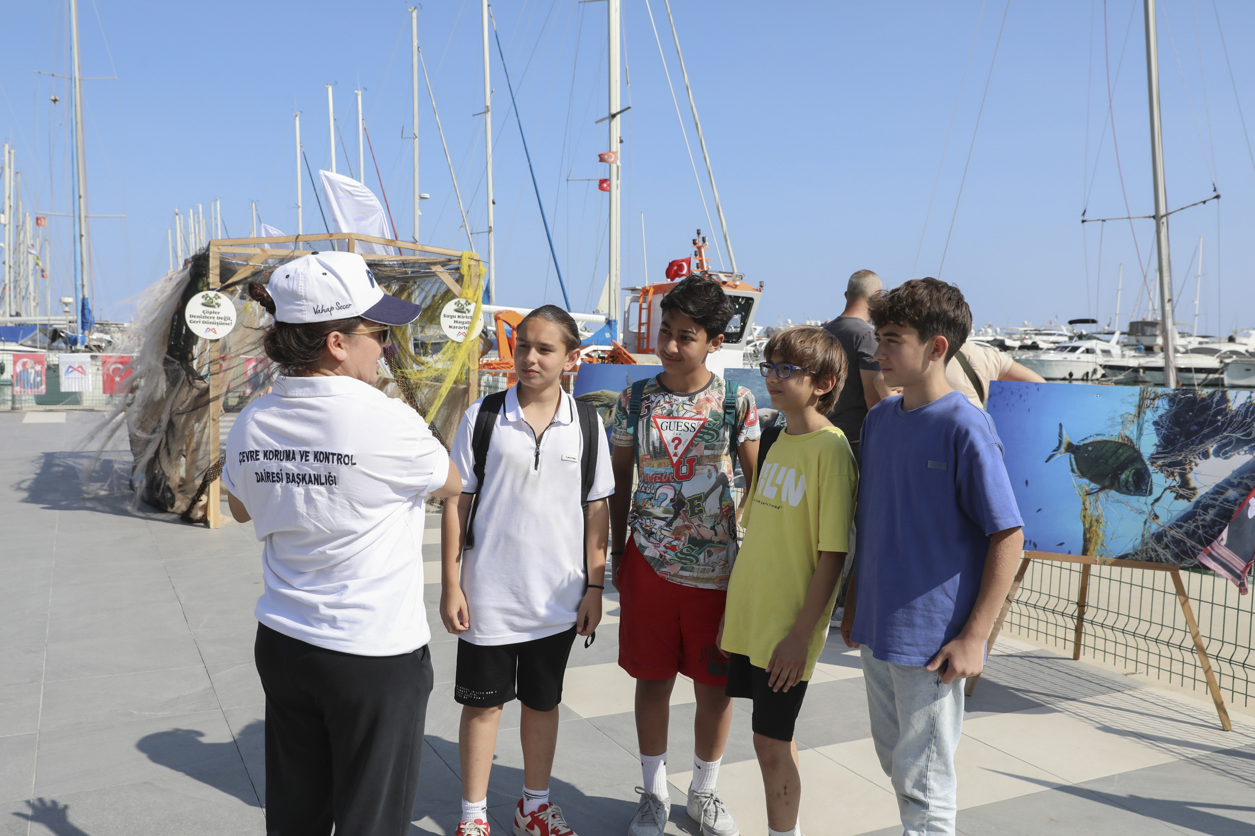 DENİZDEN ÇIKAN ÇÖPLER FARKINDALIĞA DÖNÜŞTÜ