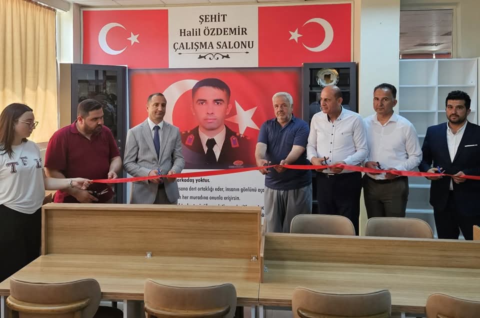 TARSUS ŞEHİT HALİL ÖZDEMİR FEN LİSESİ’NDE ANLAMLI AÇILIŞLAR VE FİDAN DİKİMİ ETKİNLİĞ