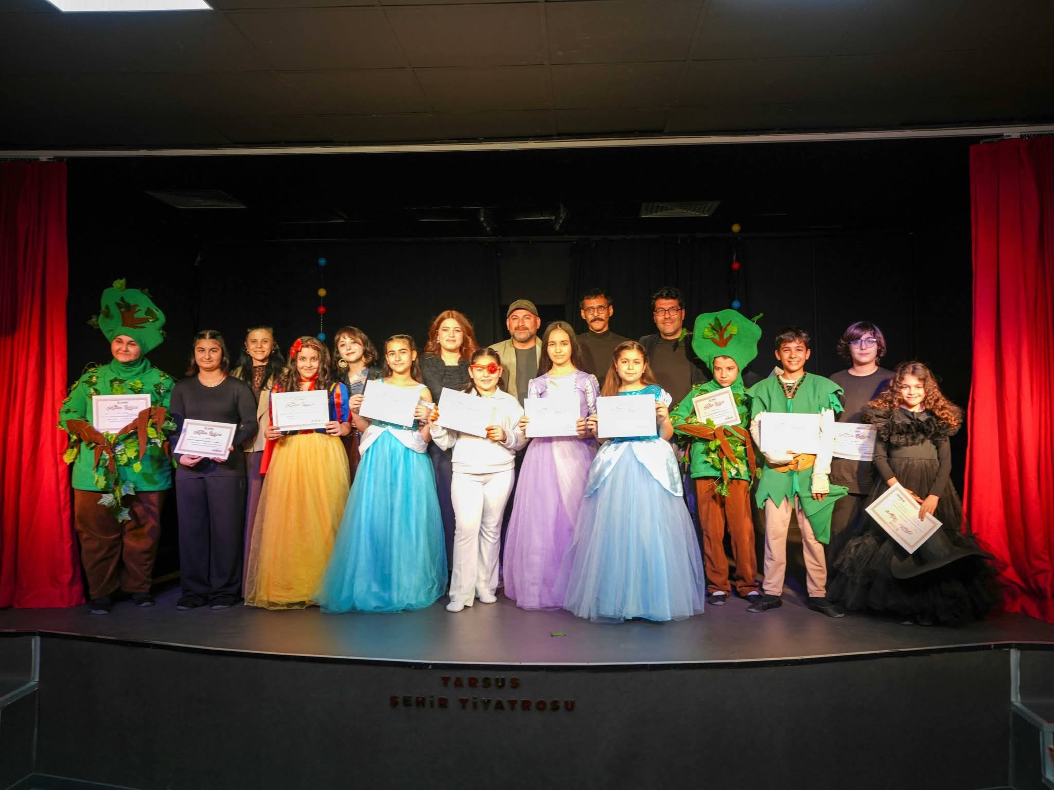 TARSUS BELEDİYESİ ŞEHİR TİYATROSU’NDAN ANLAMLI GÖSTERİ