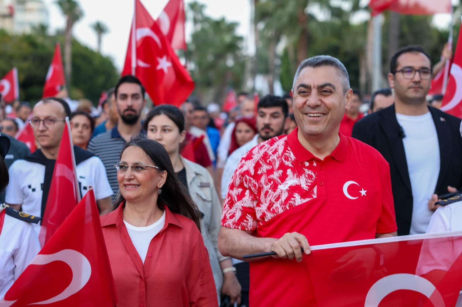 MERSİN VALİSİ ATİLLA TOROS “100 METRE UZUNLUĞUNDA TÜRK BAYRAĞI İLE GENÇLİK YÜRÜYÜŞÜ” ETKİNLİĞİNE KATILDI