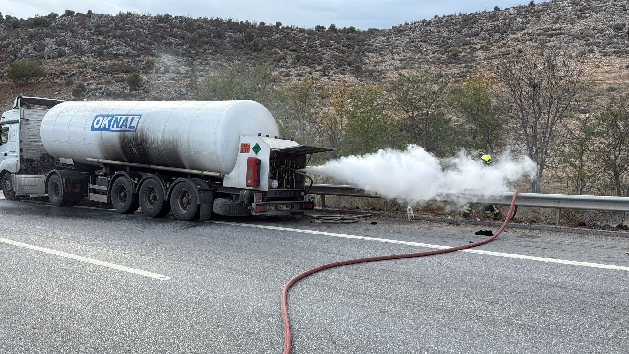 MERSİN BÜYÜKŞEHİR İTFAİYESİNDEN KARBONDİOKSİT TANKERİ YANGININA ZAMANINDA VE ETKİLİ MÜDAHALE