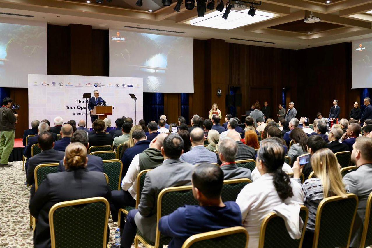 MERSİN VALİSİ ATİLLA TOROS, ÜLKEMİZDE İLK KEZ DÜZENLENEN EKONOMİK İŞBİRLİĞİ TEŞKİLATI (EİT) 2. TUR OPERATÖRLERİ FORUMU’NUN AÇILIŞ PROGRAMINA KATILDI