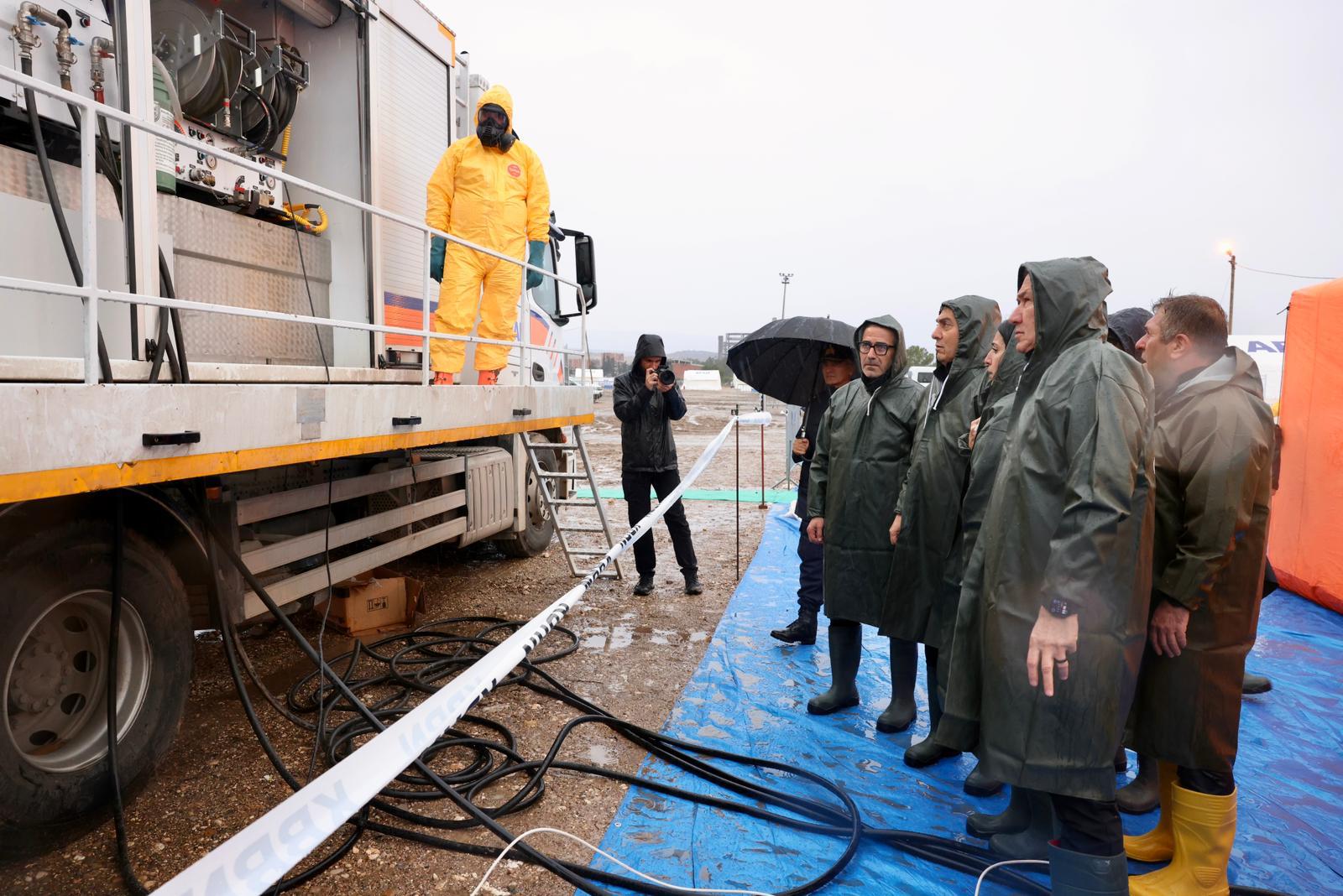 MERSİN VALİ TOROS, “TAM ÖLÇEKLİ ACİL DURUM RADYASYON TATBİKATI”NI YERİNDE İNCELENDİ