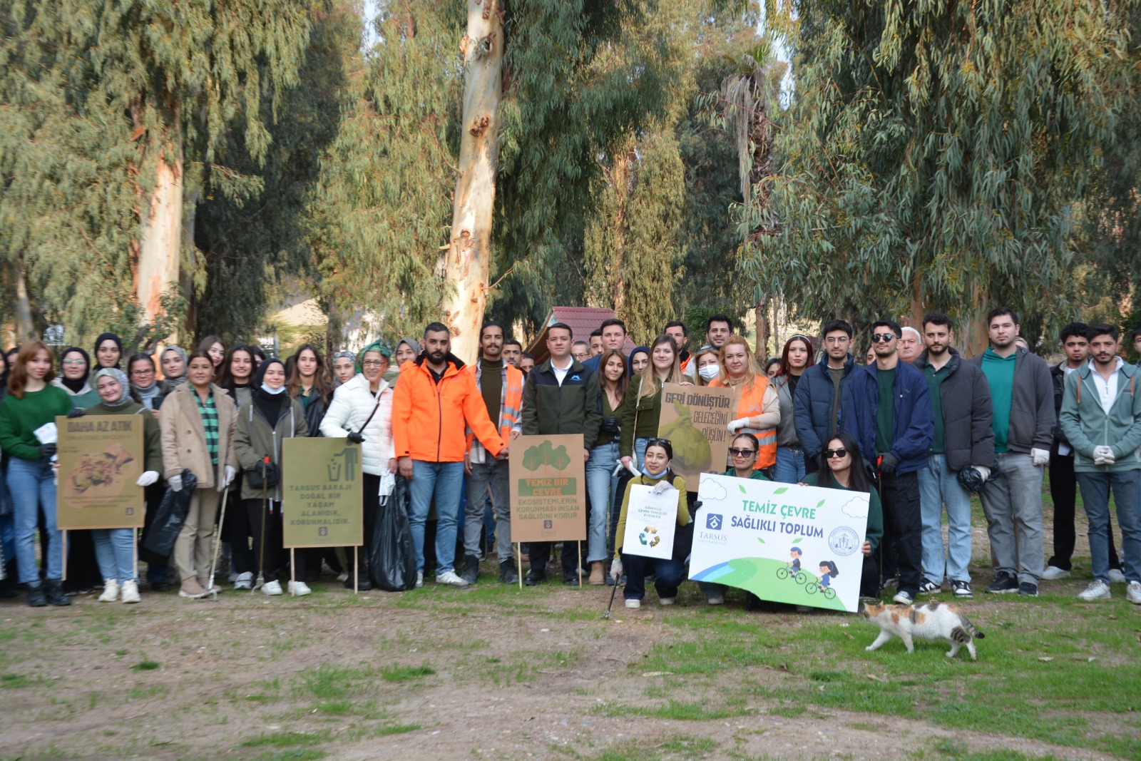 MERSİN BÜYÜKŞEHİR PERSONELLERİ İLE ÜNİVERSİTE ÖĞRENCİLERİNDEN ORTAK “ÇEVRE FARKINDALIK” ETKİNLİĞİ