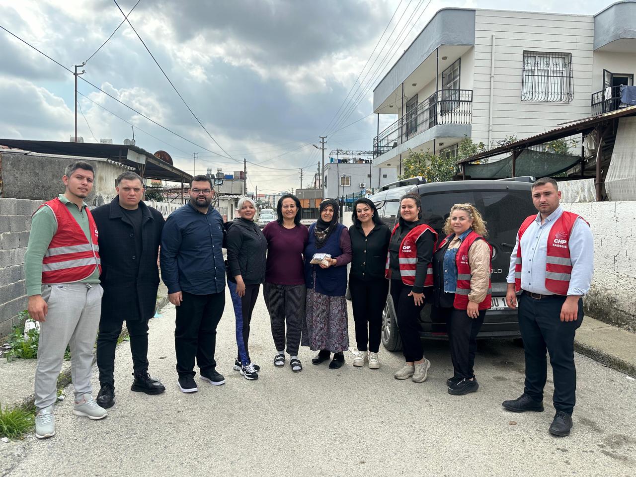 CHP TARSUS KADIN VE GENÇLİK KOLLARI SAHADA 