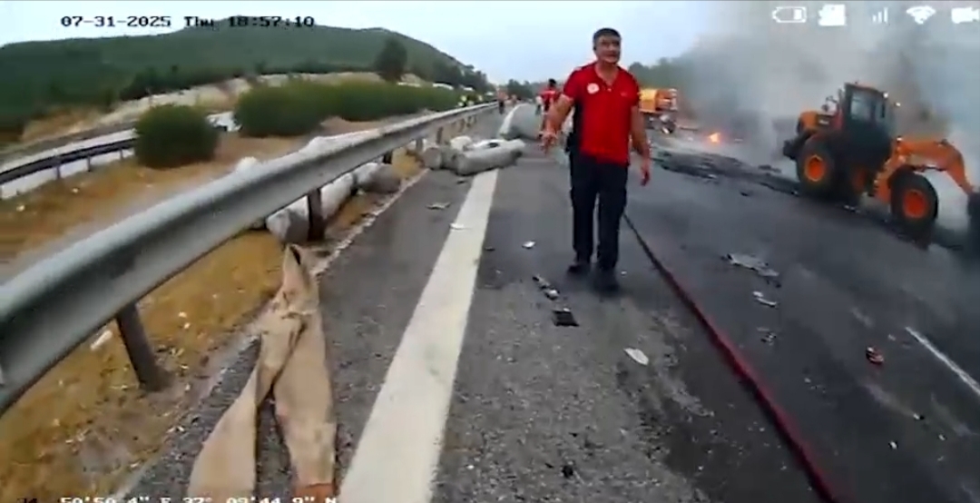 MERSİN İTFAİYESİ HIZLI MÜDAHALE İLE YANGININ ORMANA SIÇRAMASINI ÖNLEDİ