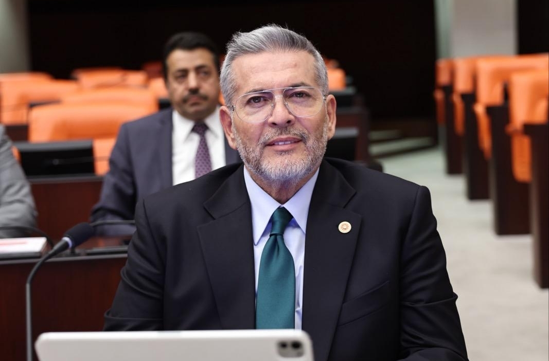 MHP MERSİN MİLLETVEKİLİ VE MYK ÜYESİ DR. LEVENT UYSAL MECLİS’TE ÖĞRENCİ AFFINI DİLE GETİRDİ