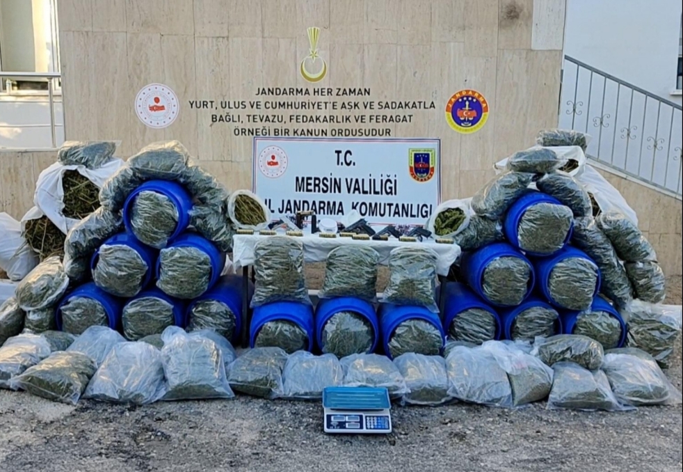 MERSİN’DE 220 Kg ESRAR VE SİLAHLAR ELE GEÇİRİLDİ