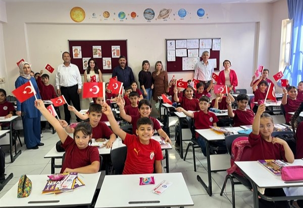 TARSUS TİCARET BORSASI’NDAN FSM İLKOKULUNDA CUMHURİYET COŞKUSU