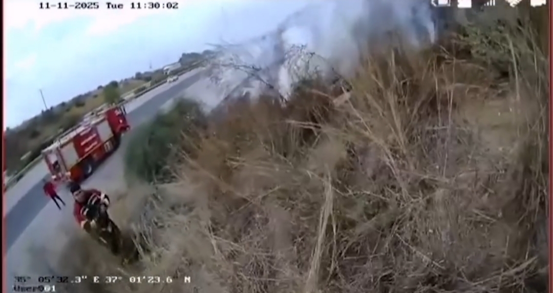 ALEV ALAN OTOMOBİLİ MERSİN BÜYÜKŞEHİR BELEDİYESİ İTFAİYESİ SÖNDÜRDÜ