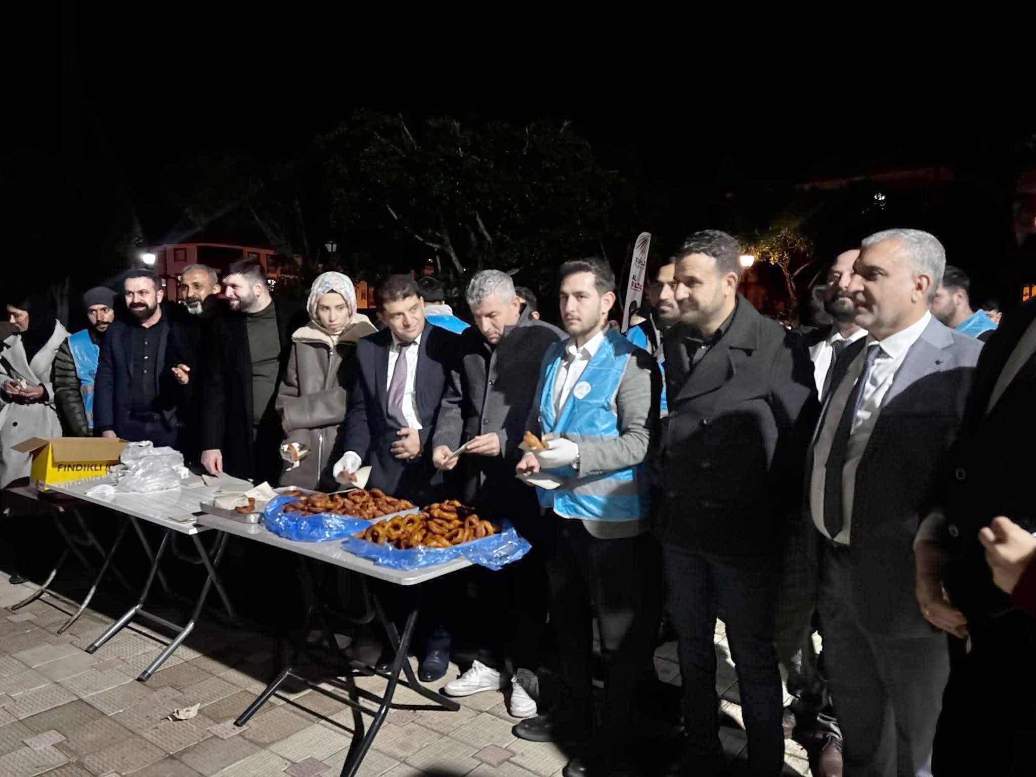 AK PARTİ TARSUS İLÇE BAŞKANI FEVZİ İNAN MİRAÇ KANDİLİNDE VATANDAŞLARLA BİR ARAYA GELDİ