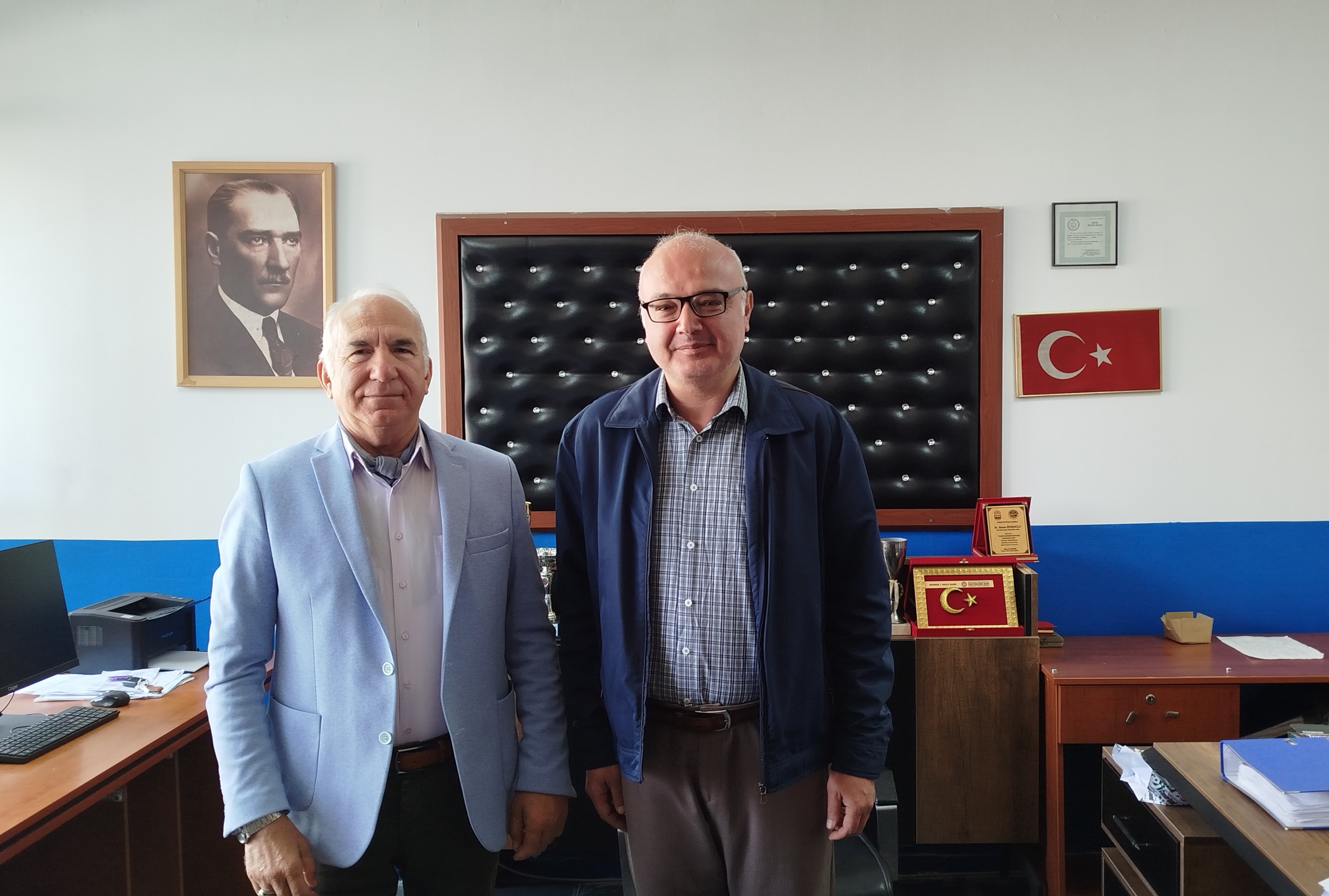 TARSUS KASIM EKENLER ORTA OKULU MÜDÜRÜ KENAN İPEKOĞLU TAKTİR TOPLUYOR