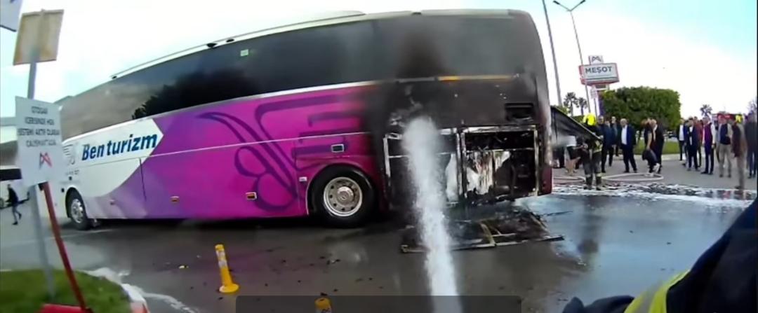 OTOBÜS YANGININA HIZLI MÜDAHALE