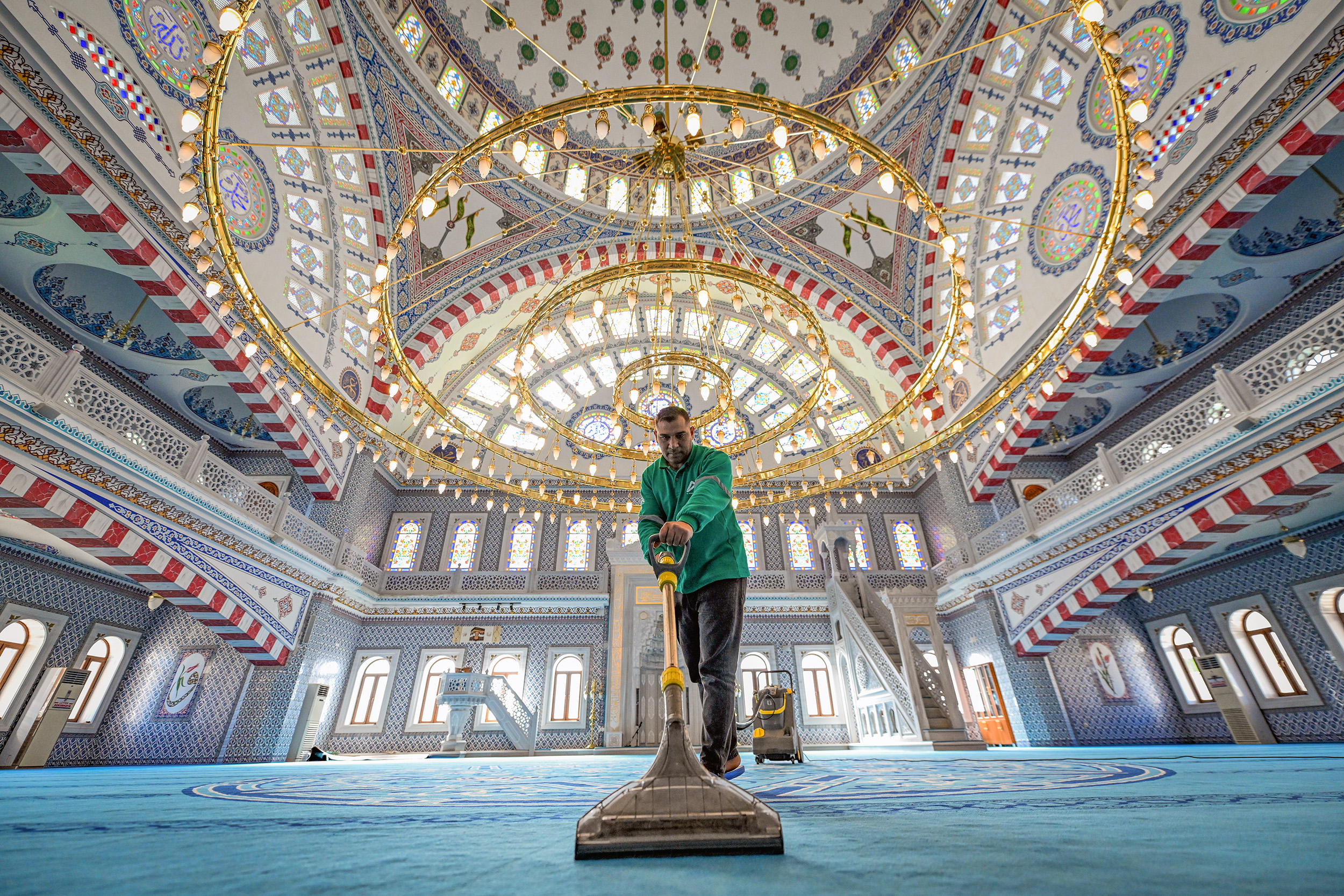 MERSİN BÜYÜKŞEHİR KENT GENELİNDE İBADETHANELERİ TİTİZLİKLE TEMİZLİYOR