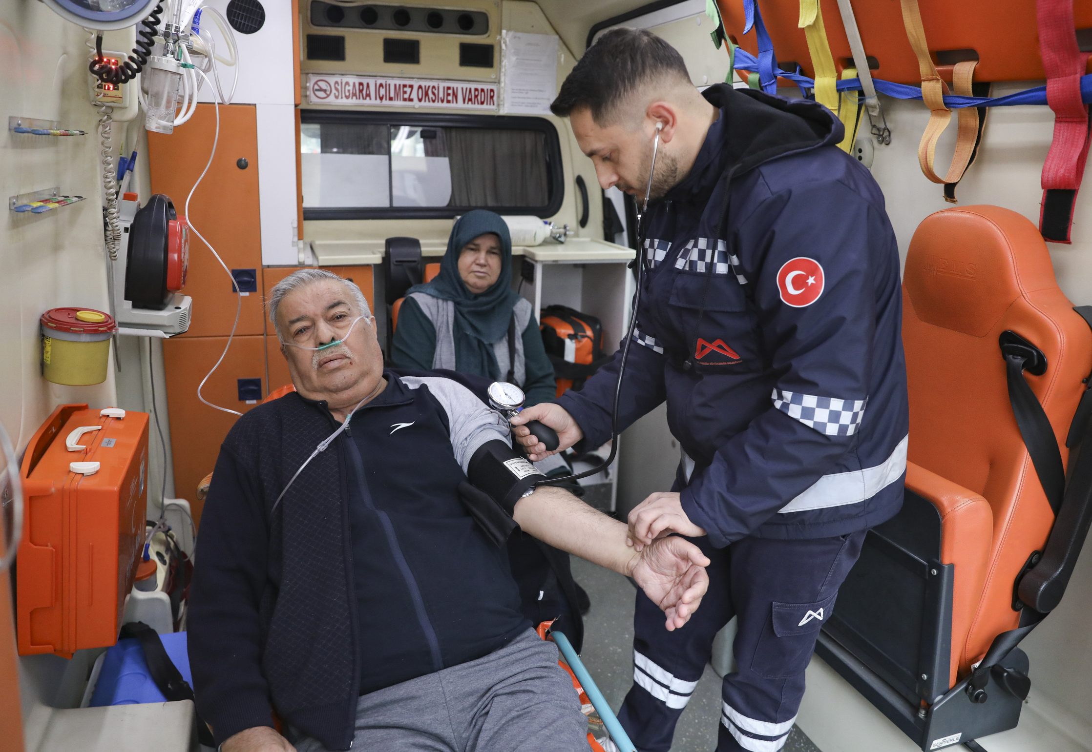 MERSİN BÜYÜKŞEHİR HASTA NAKİL AMBULANSLARI VATANDAŞIN YANINDA