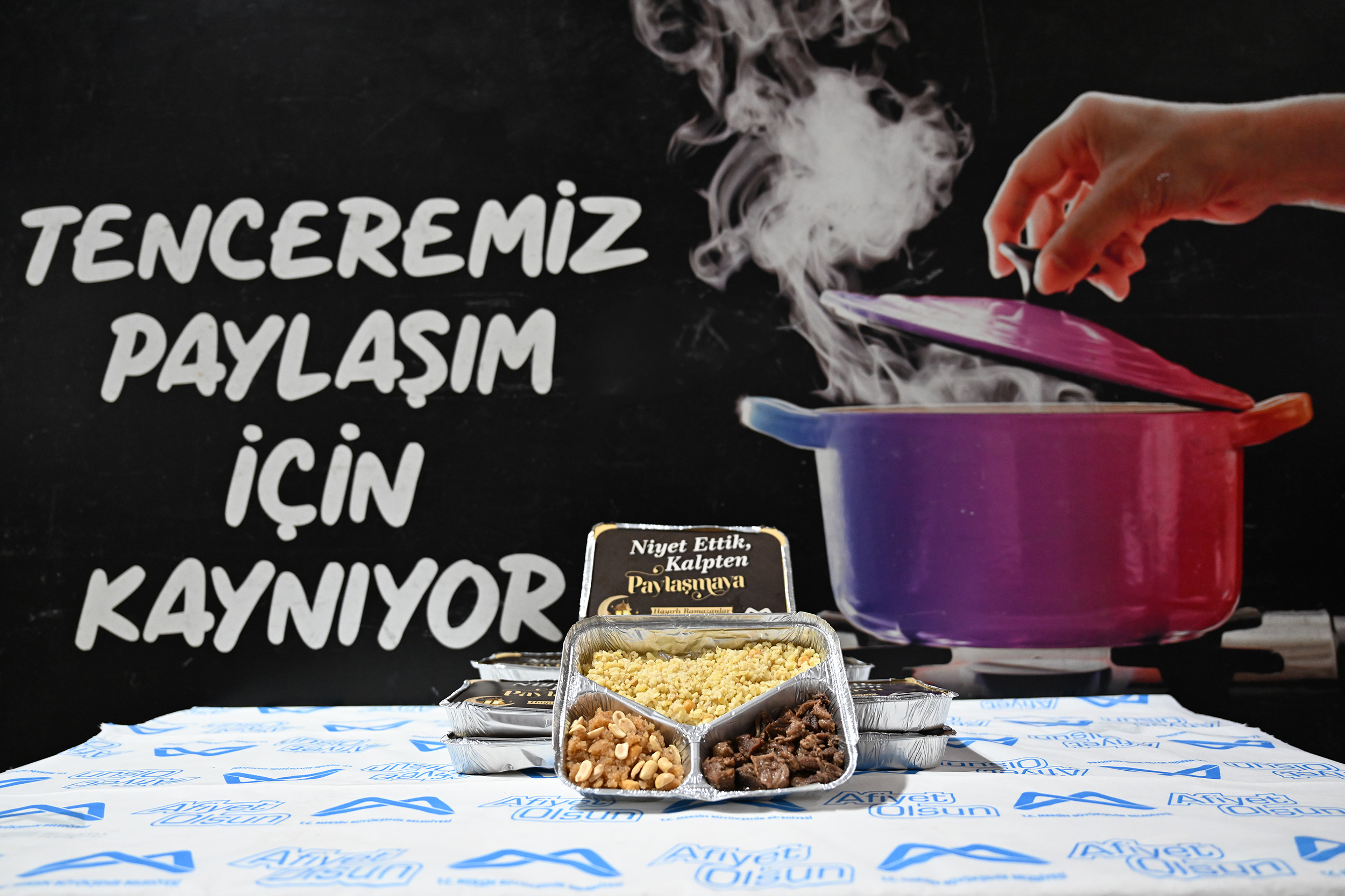 MERSİN BÜYÜKŞEHİR RAMAZAN RUHUNU SICAK YEMEKLERLE YURTTAŞLARA TAŞIYOR