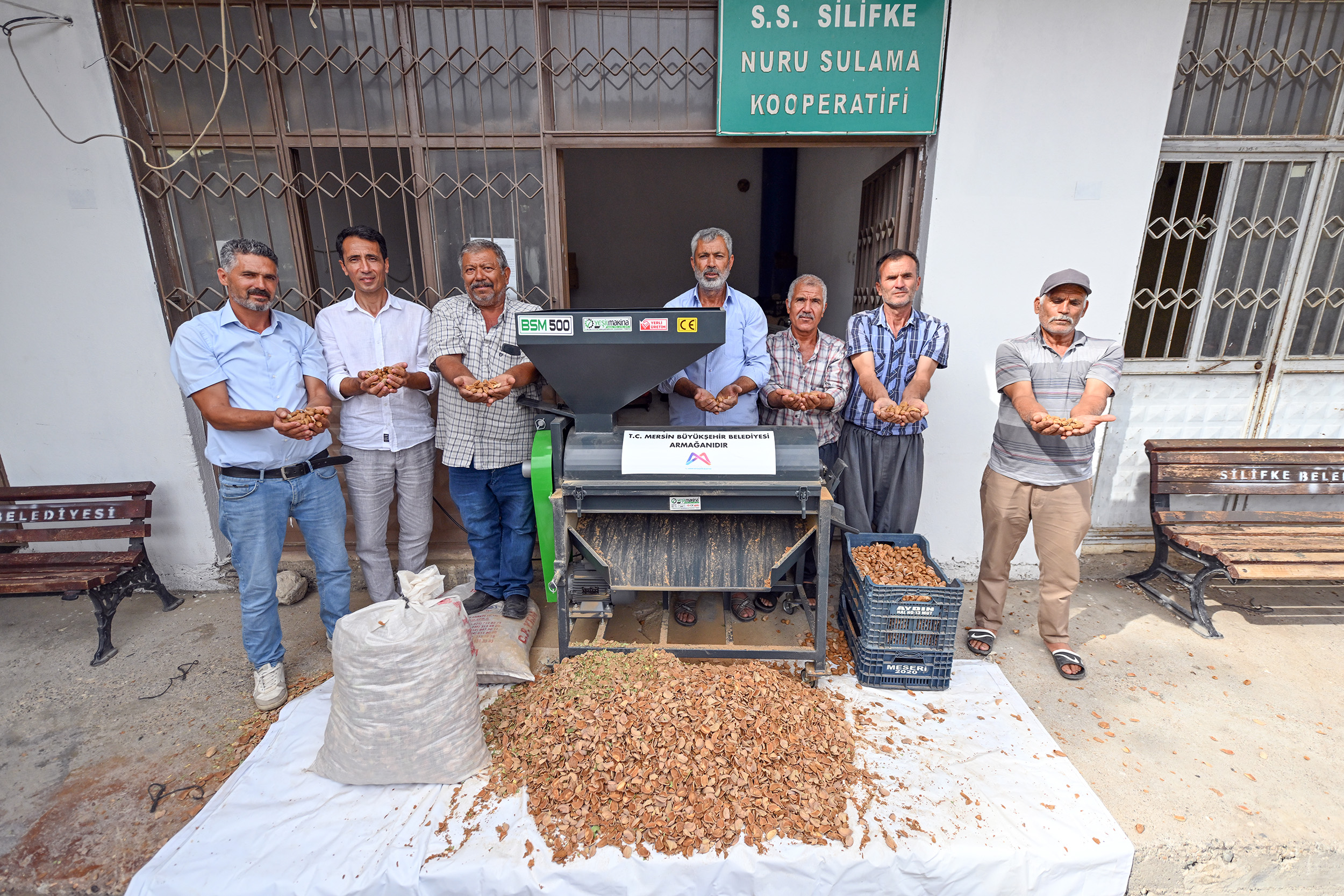 MERSİN BÜYÜKŞEHİR ÜRETİCİNİN YÜZÜNÜ GÜLDÜRMEYE DEVAM EDİYOR