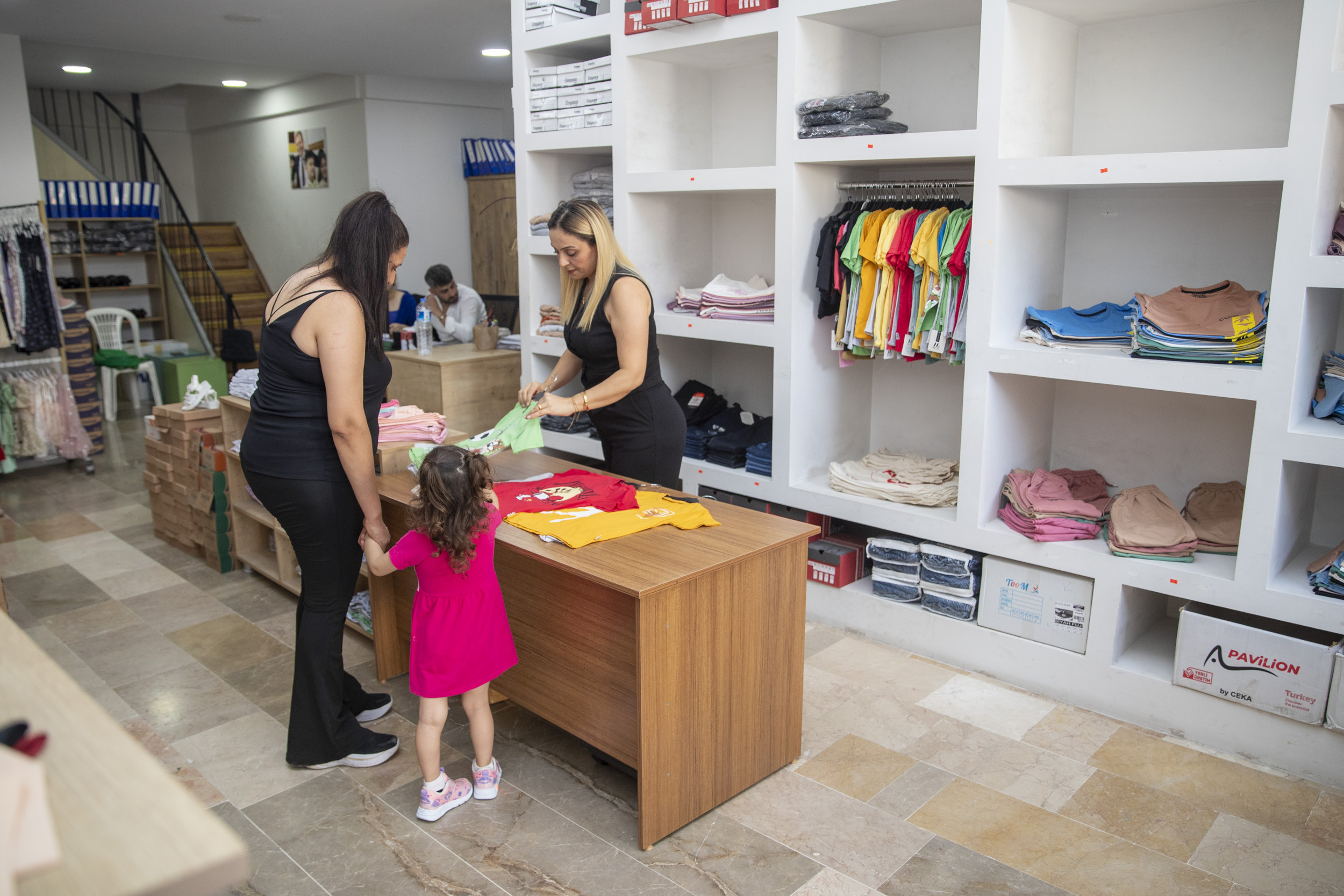 MERSİN BÜYÜKŞEHİR’İN KIYAFET EVLERİ ÇOCUKLARI BEKLİYOR