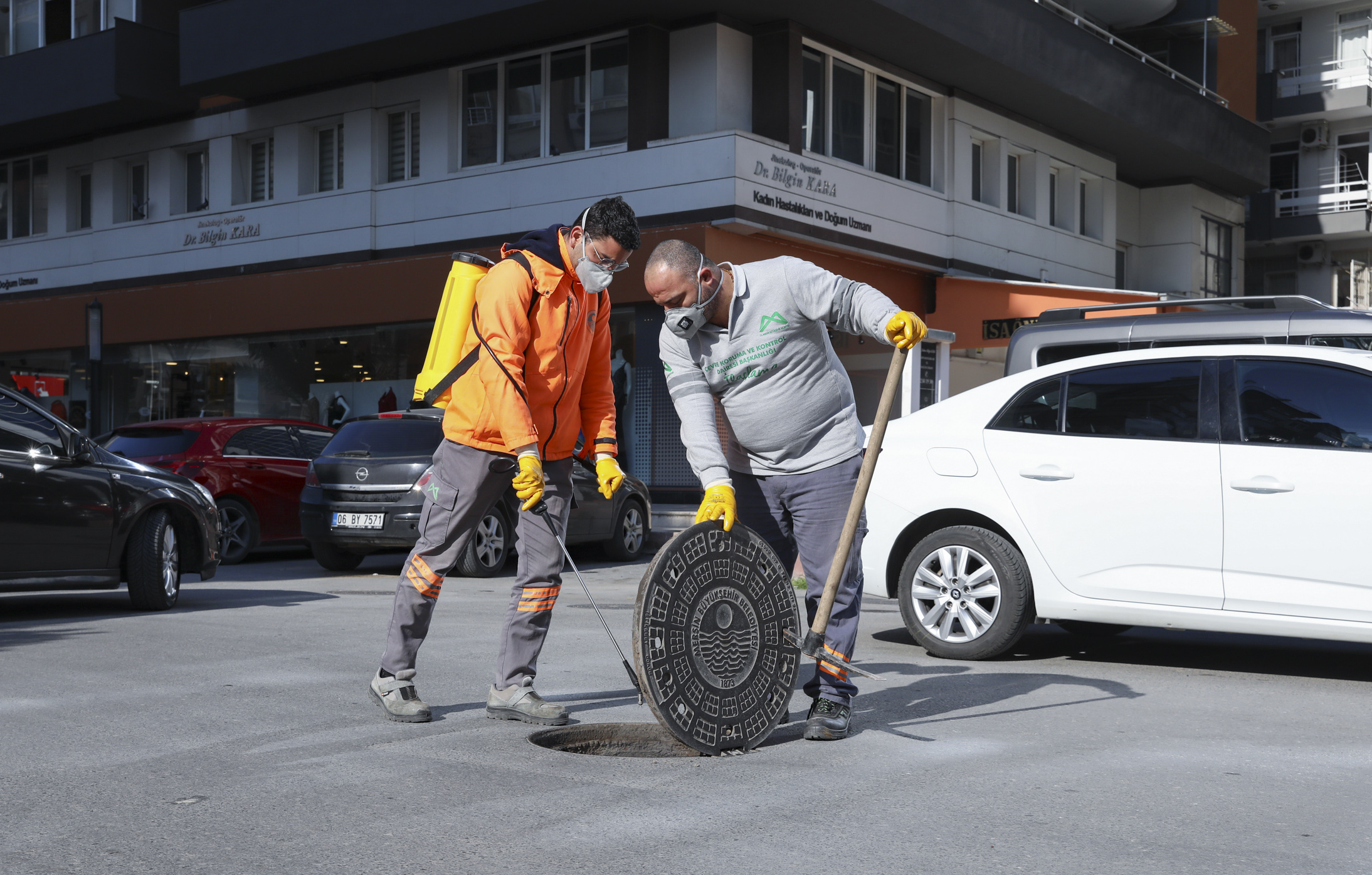MERSİN BÜYÜKŞEHİR’İN İLAÇLAMA EKİPLERİ KENT GENELİNDE HAŞERE MÜCADELESİNİ SÜRDÜRÜYOR