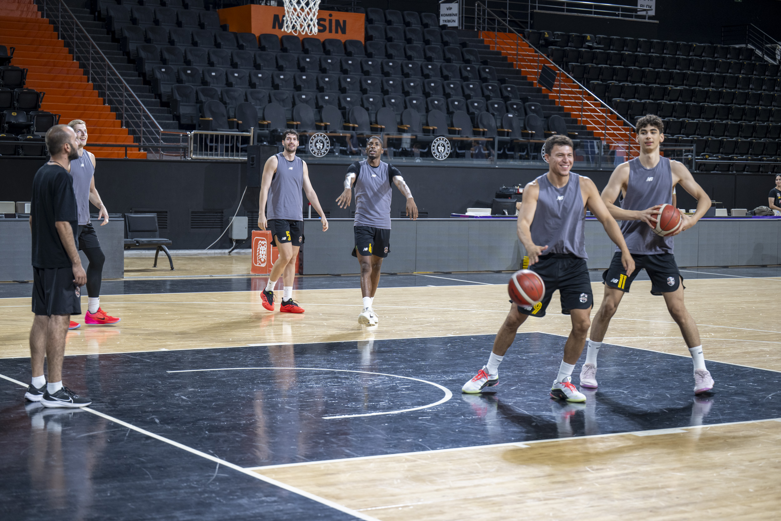 MSK’DA HAZIRLIKLAR TAM GAZ SÜRÜYOR BAŞANTRENÖR SEVİM: “İYİ YOLDA İLERLİYORUZ”