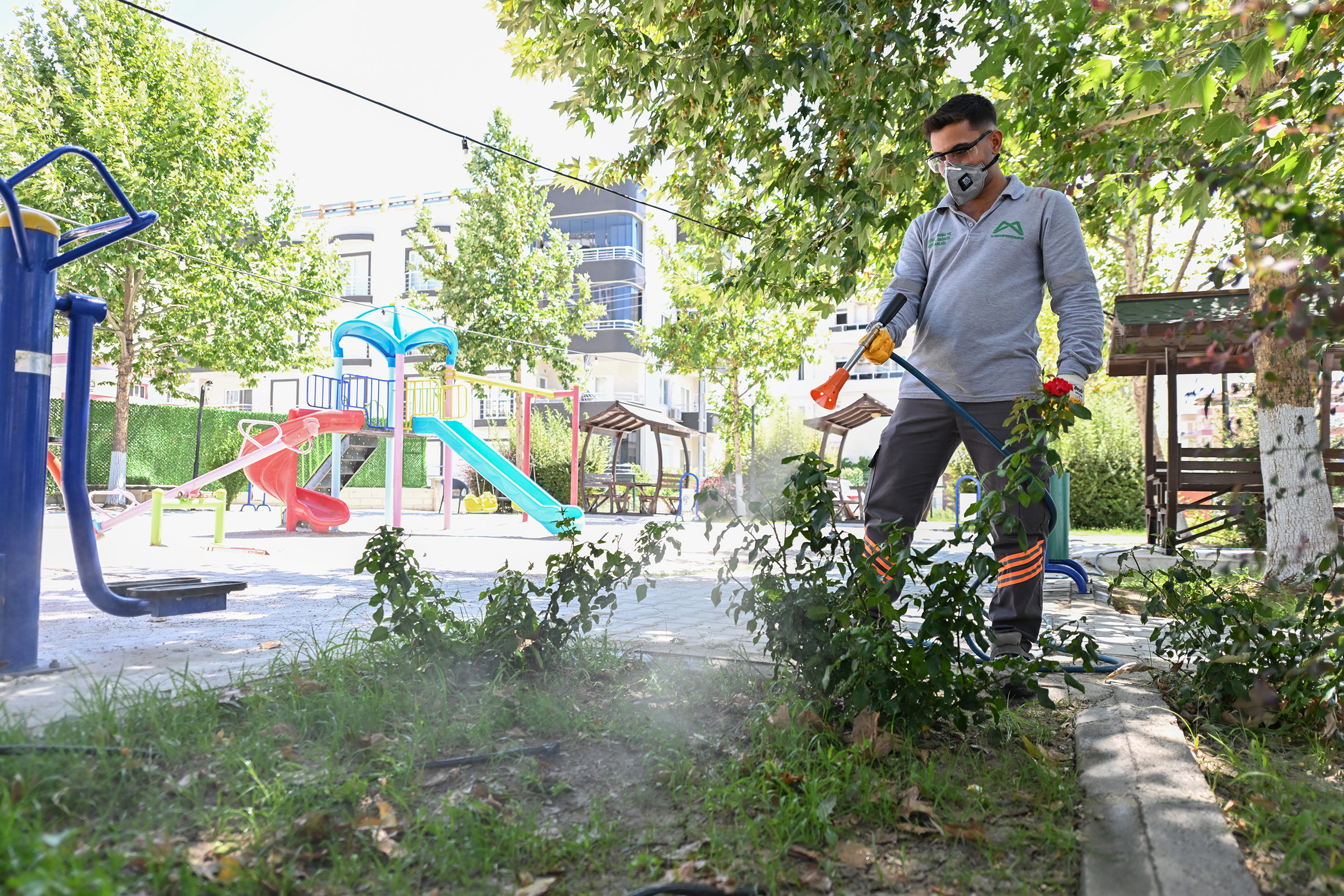 MUT’TA SİNEKSİZ YAZ İÇİN BÜYÜKŞEHİR’DEN YOĞUN MÜCADELE